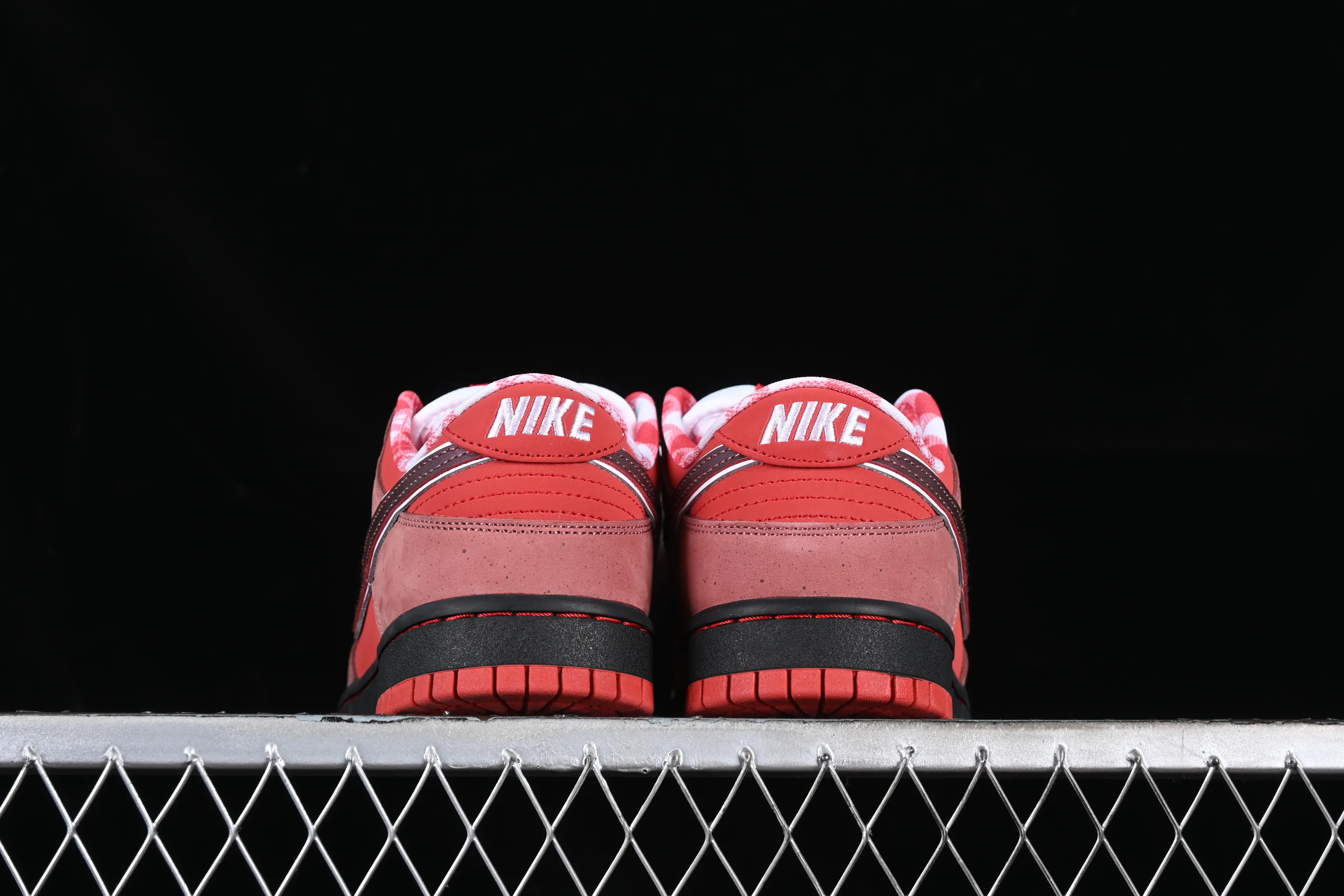 All Categories Nk SB Dunk Series Nk SB Dunk Low Low-top sneakers J version Concepts x Nk Dunk Low Orange Lobster SB smashed backboard fashion casual sneakers 313170-661